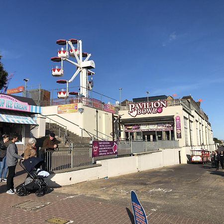 A Wave From It All Great Clacton Exterior foto