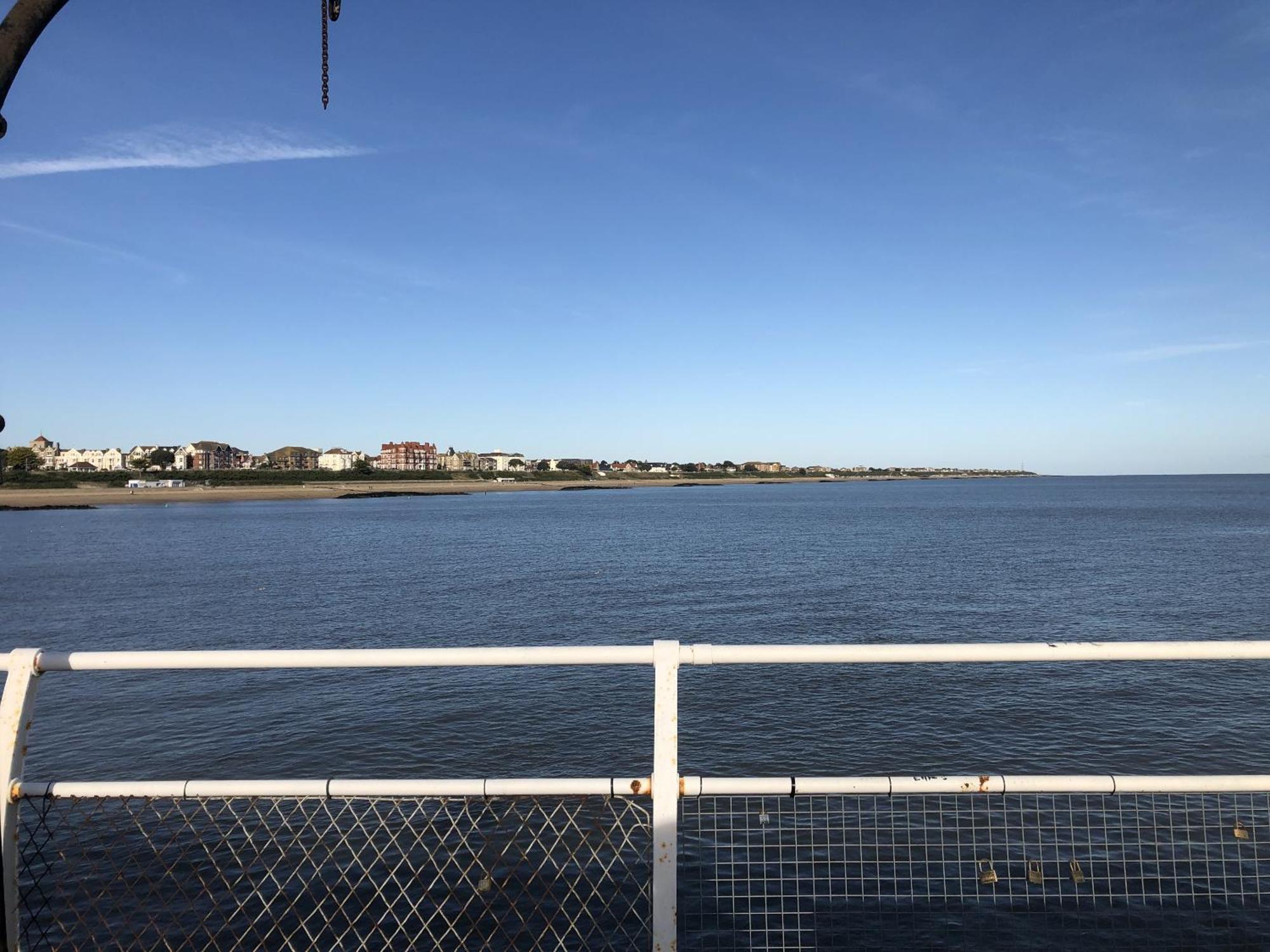 A Wave From It All Great Clacton Exterior foto
